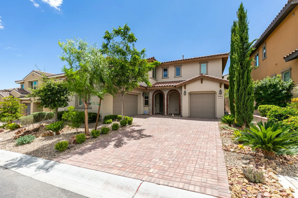 image of a luxury home in Las Vegas nv